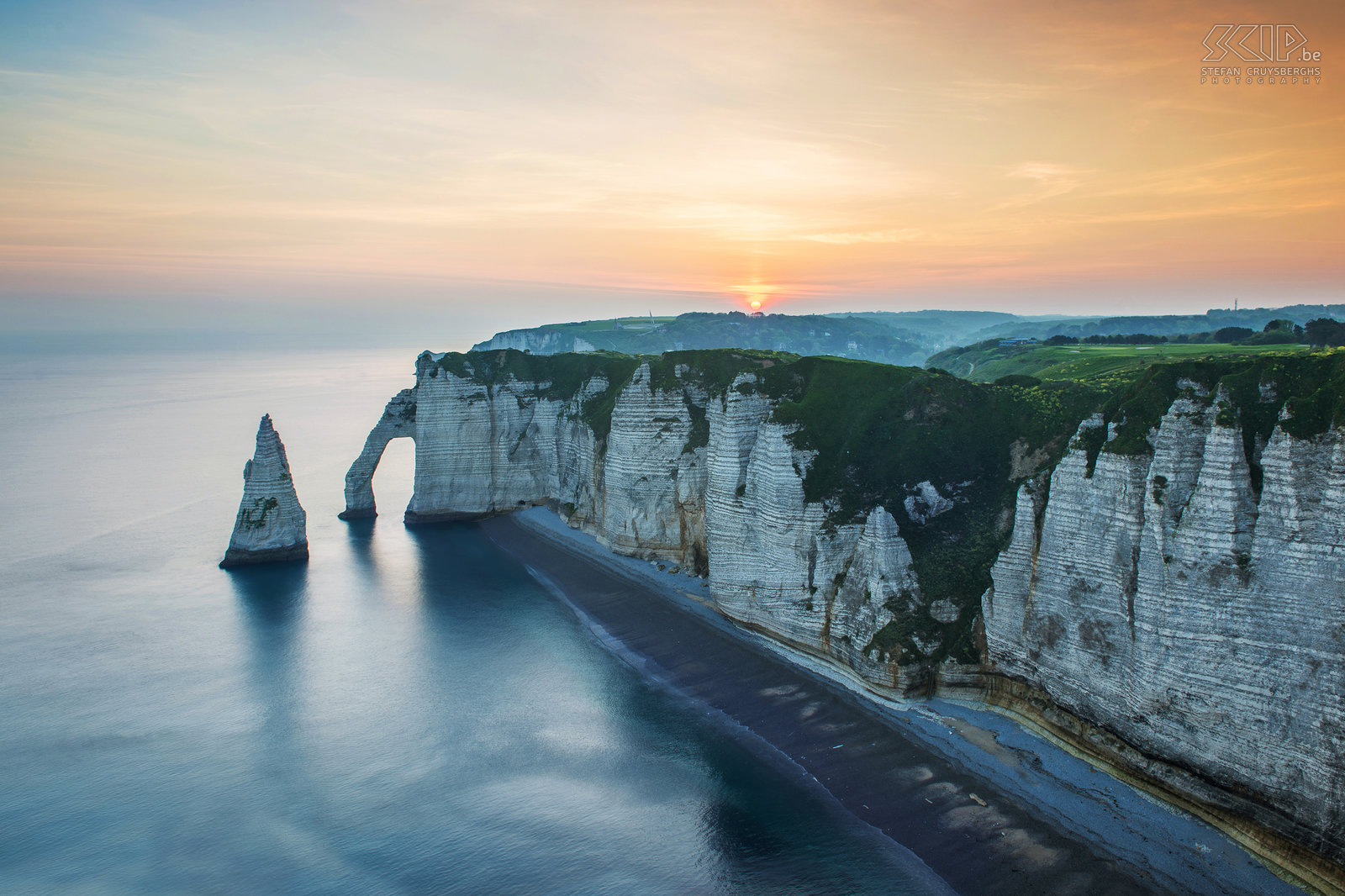 Normandy - Sunrise Étretat Sunrise at the high white cliffs of Étretat in Normandy with the Porte d'Aval arch and the pointed 'needle'. Stefan Cruysberghs